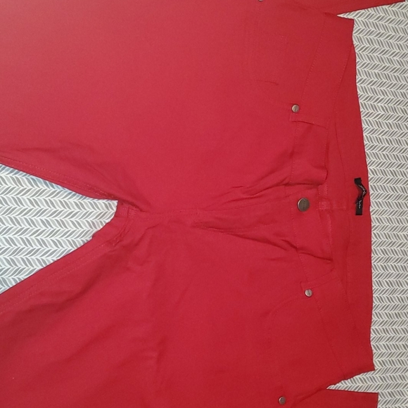 Red stretch pants - Picture 4 of 4